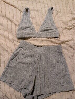 Alo Ribbed Gray Bra
